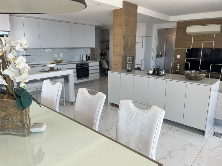 2 Bedroom Property for Sale in Sea Point Western Cape